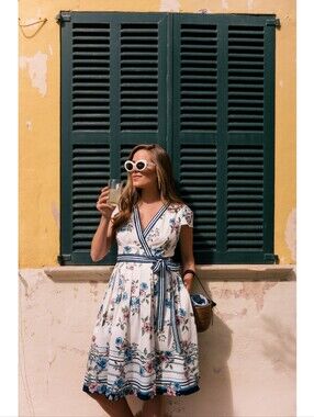 Gal Meets Glam Teresa Floral Wrap Dress Size 2
